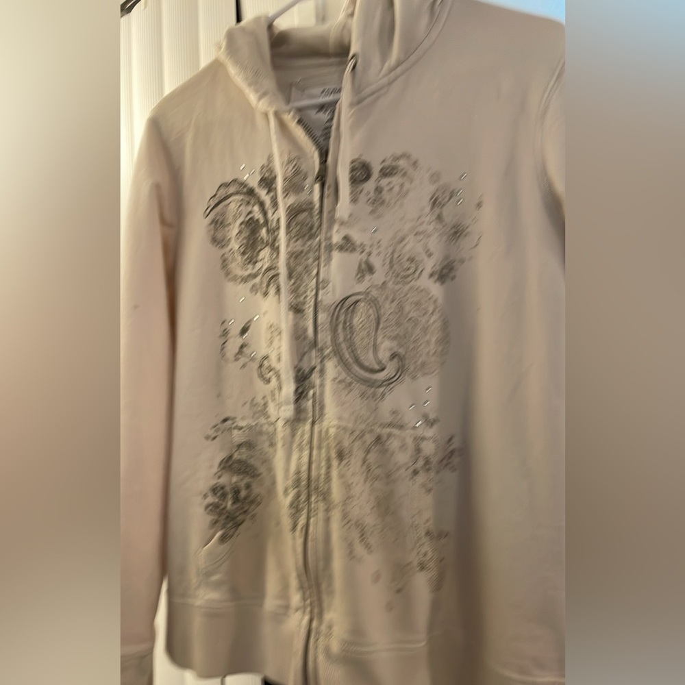 Comfy hoodie but doesn’t fit me right npw
